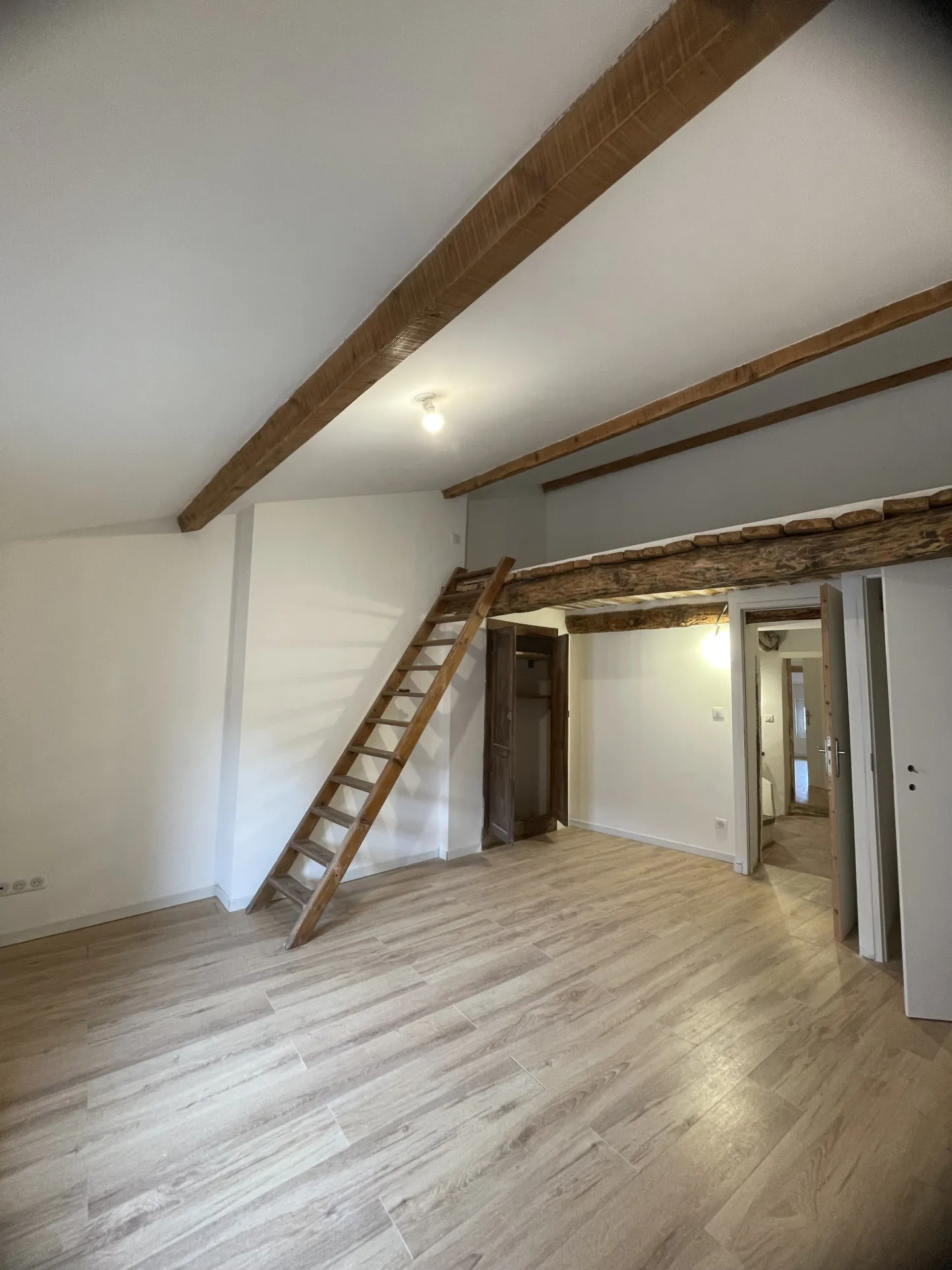 Appartement en duplex à Cotignac, 4 pièces récemment rénové