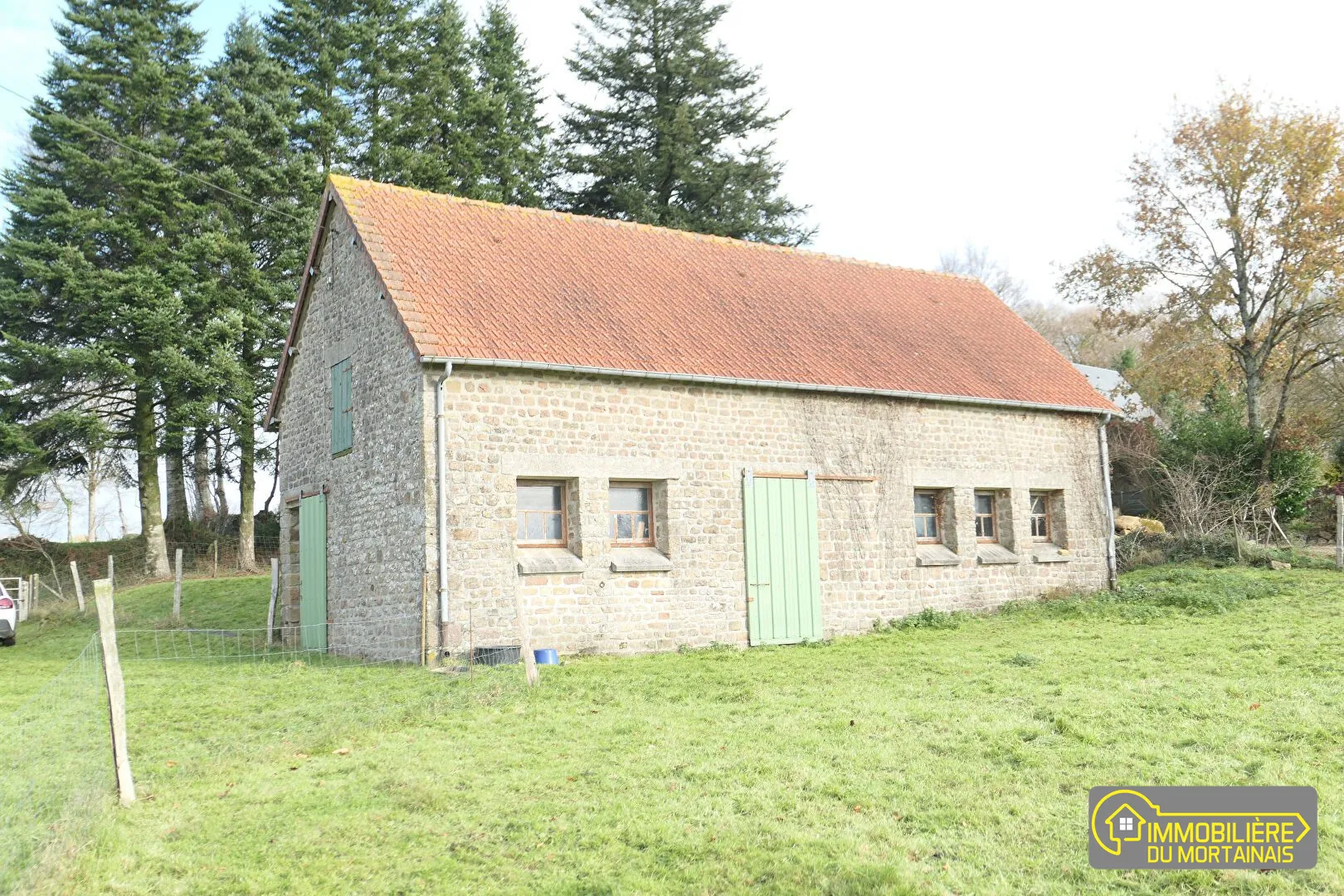 Maison de campagne à vendre à Saint-Clément-Rancoudray avec dépendances et terrain 
