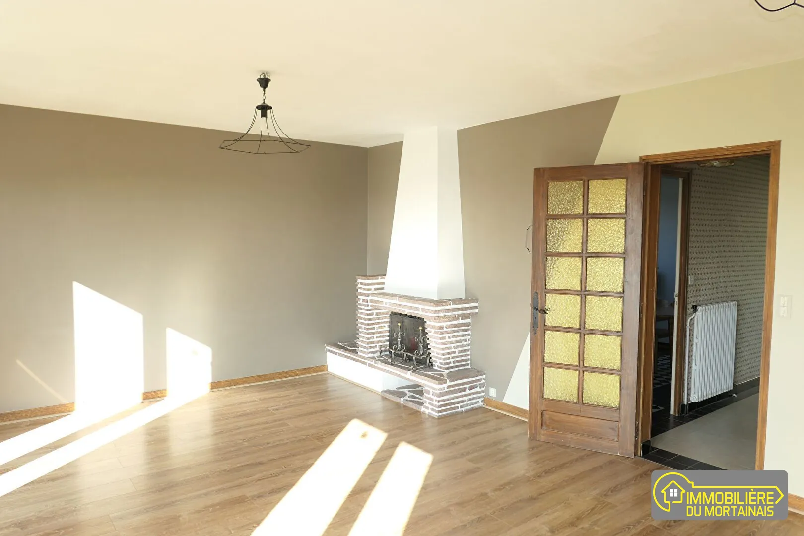 Maison à Mortain-Bocage avec jardin et garage, proche commerces 