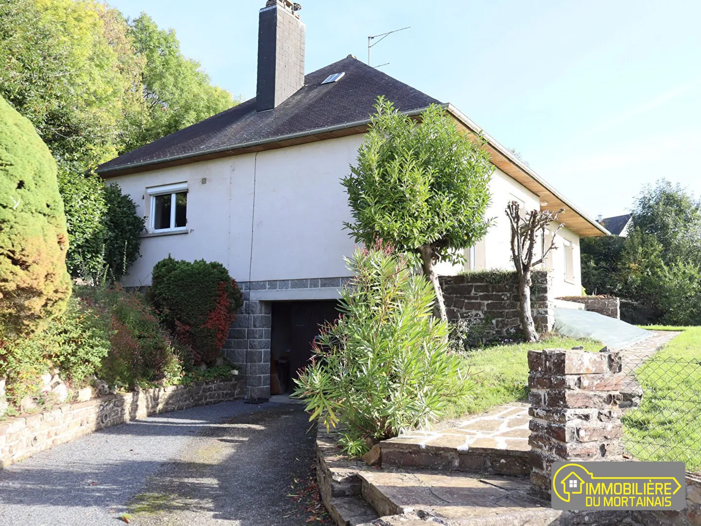Maison à Mortain-Bocage avec jardin et garage, proche commerces 