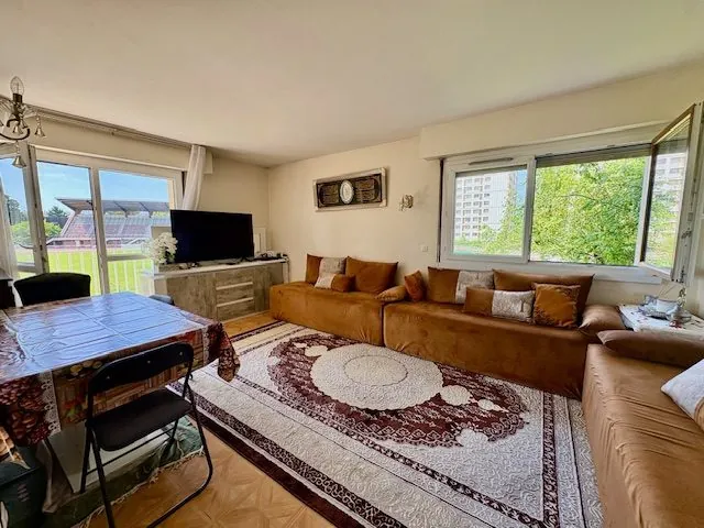 A vendre T2 lumineux de 49m² avec balcon et parking à Cachan