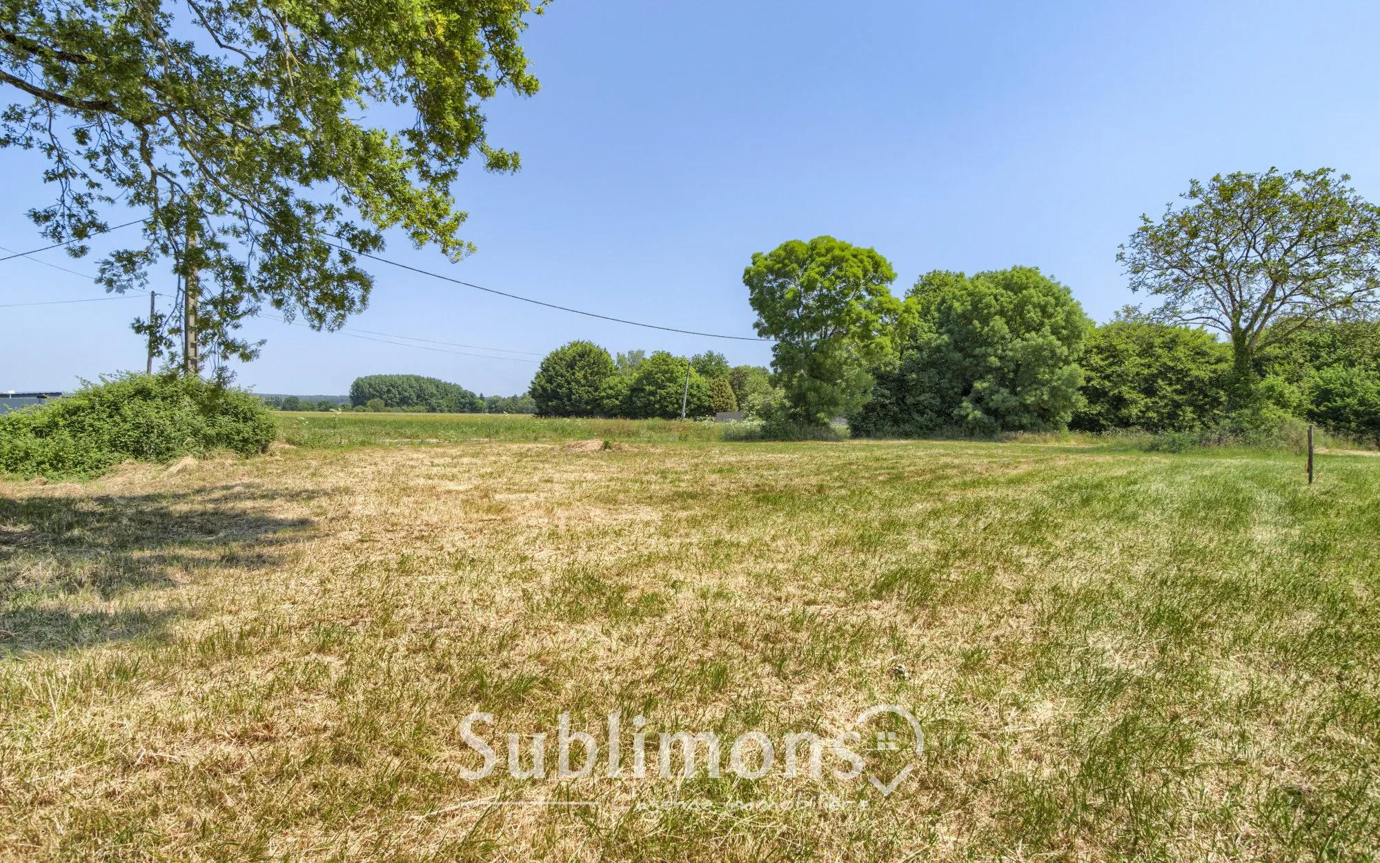 Terrain constructible de 890 m² à Saint-Gildas-des-Bois avec liberté de constructeur