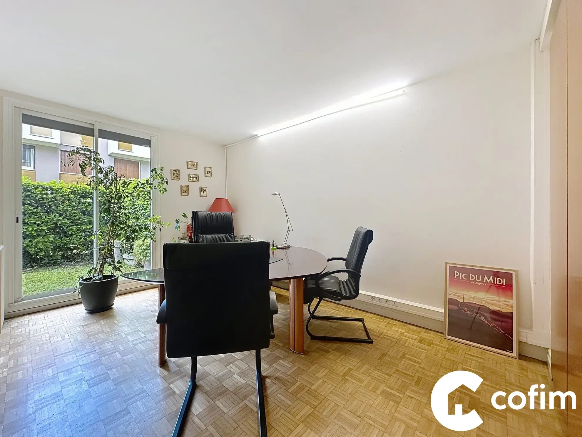 Grand T2 en Rez-de-Jardin avec Jardin, Cave et Parking à Pau 