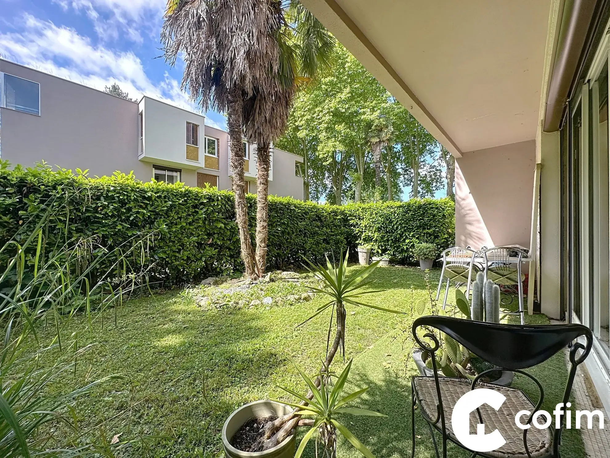 Grand T2 en Rez-de-Jardin avec Jardin, Cave et Parking à Pau