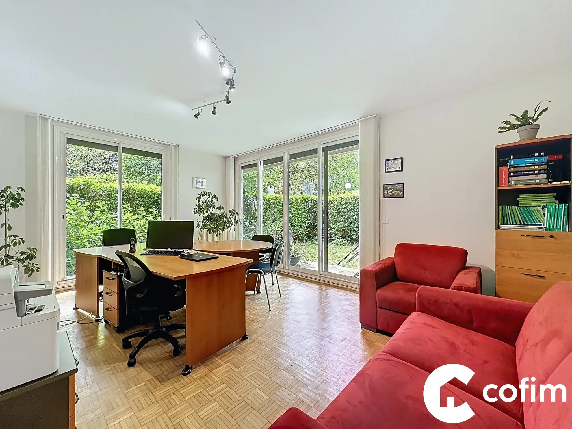 Grand T2 en Rez-de-Jardin avec Jardin, Cave et Parking à Pau 