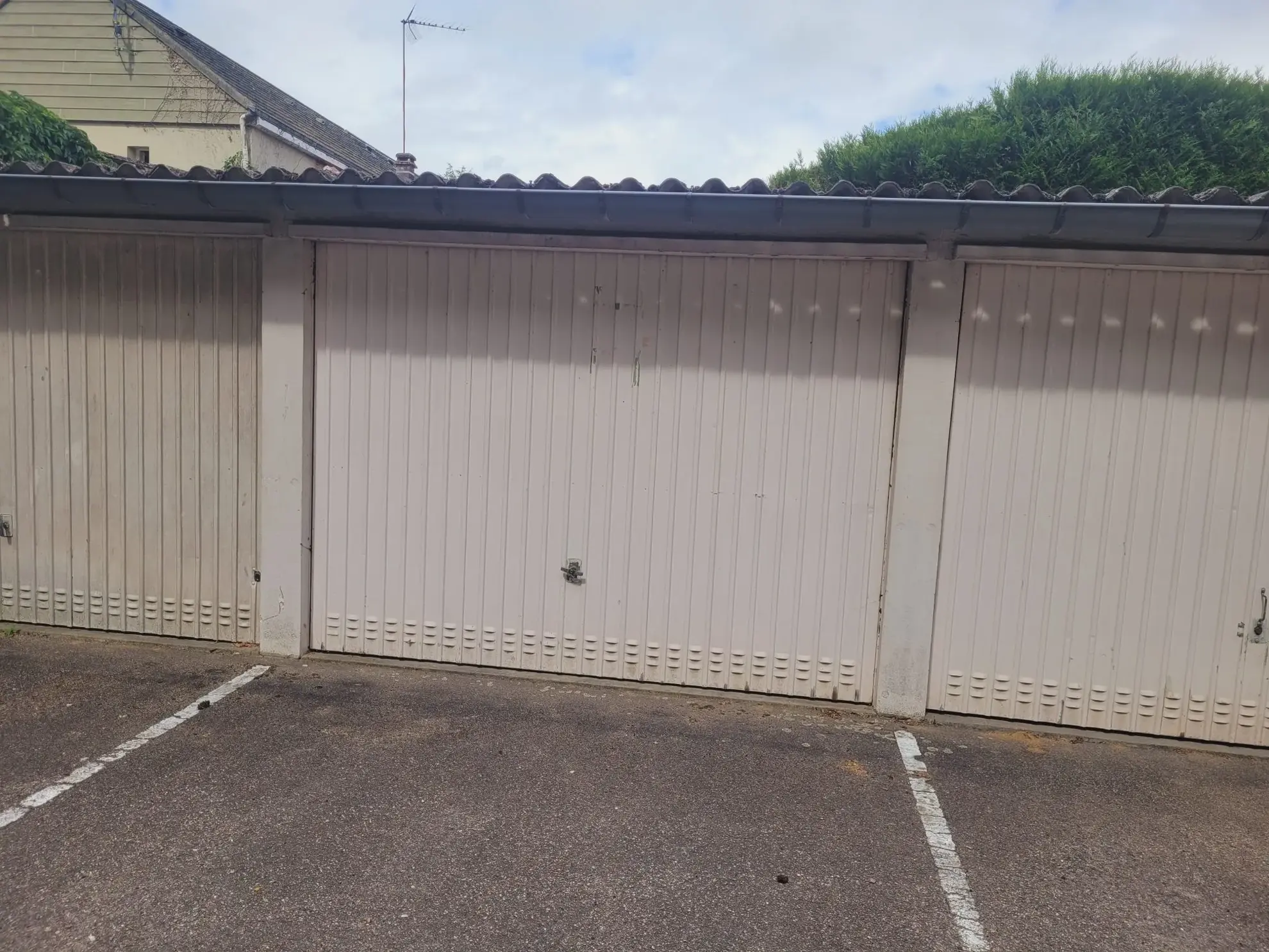 Garage à vendre à Louviers, opportunité d’investissement avec location assurée