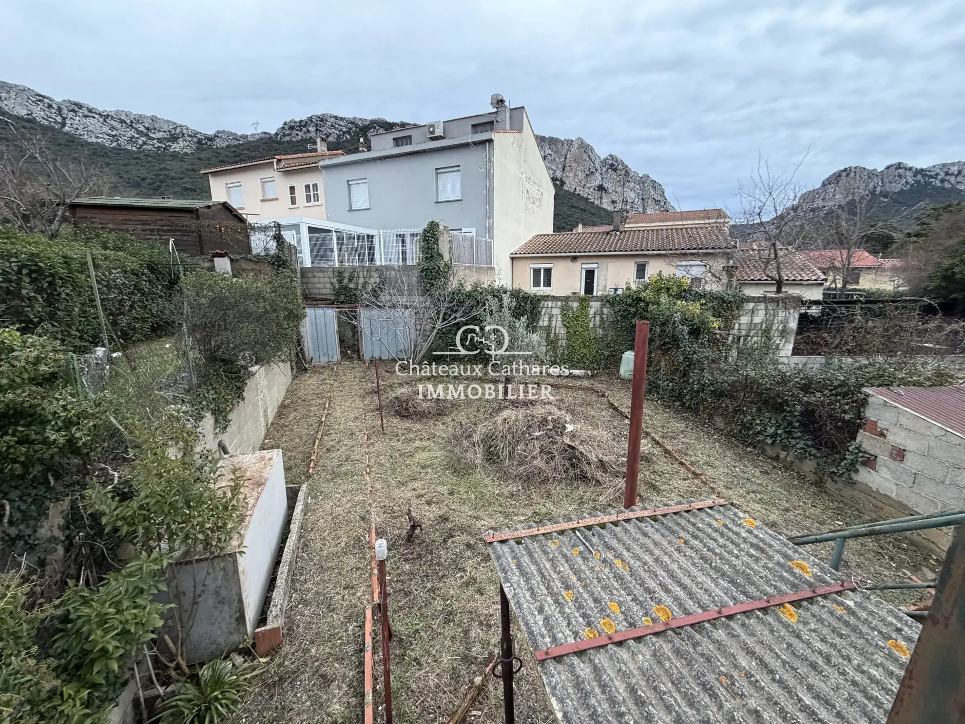 Maison à rénover avec grands garages à Saint-Paul-de-Fenouillet (66220) 