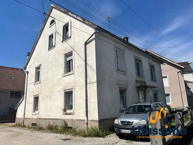 Immeuble à vendre à Audincourt avec deux appartements, garages et combles 