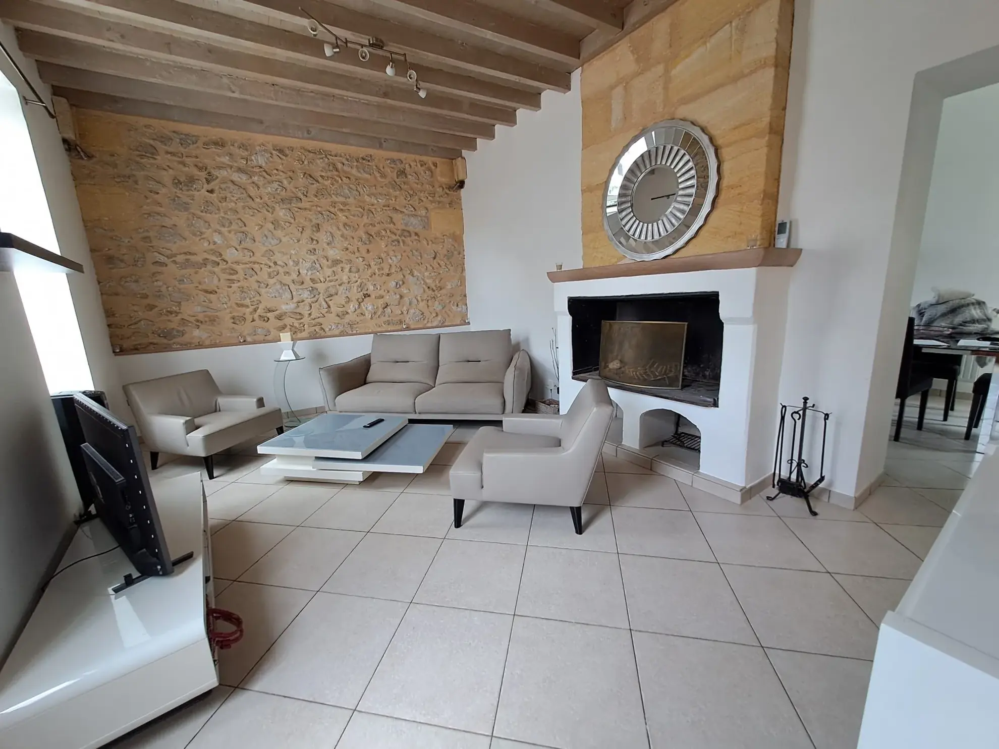 Charmante maison en pierre à Arbanats avec cour et terrasse - 70 m² 