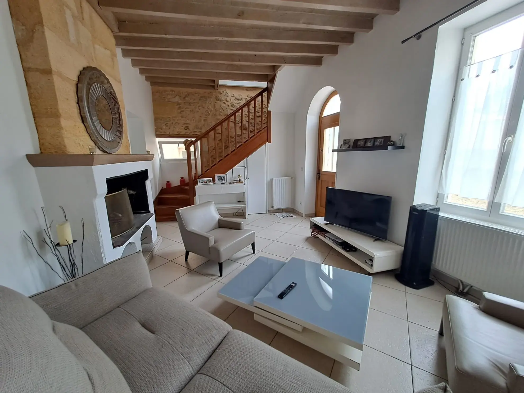 Charmante maison en pierre à Arbanats avec cour et terrasse - 70 m²