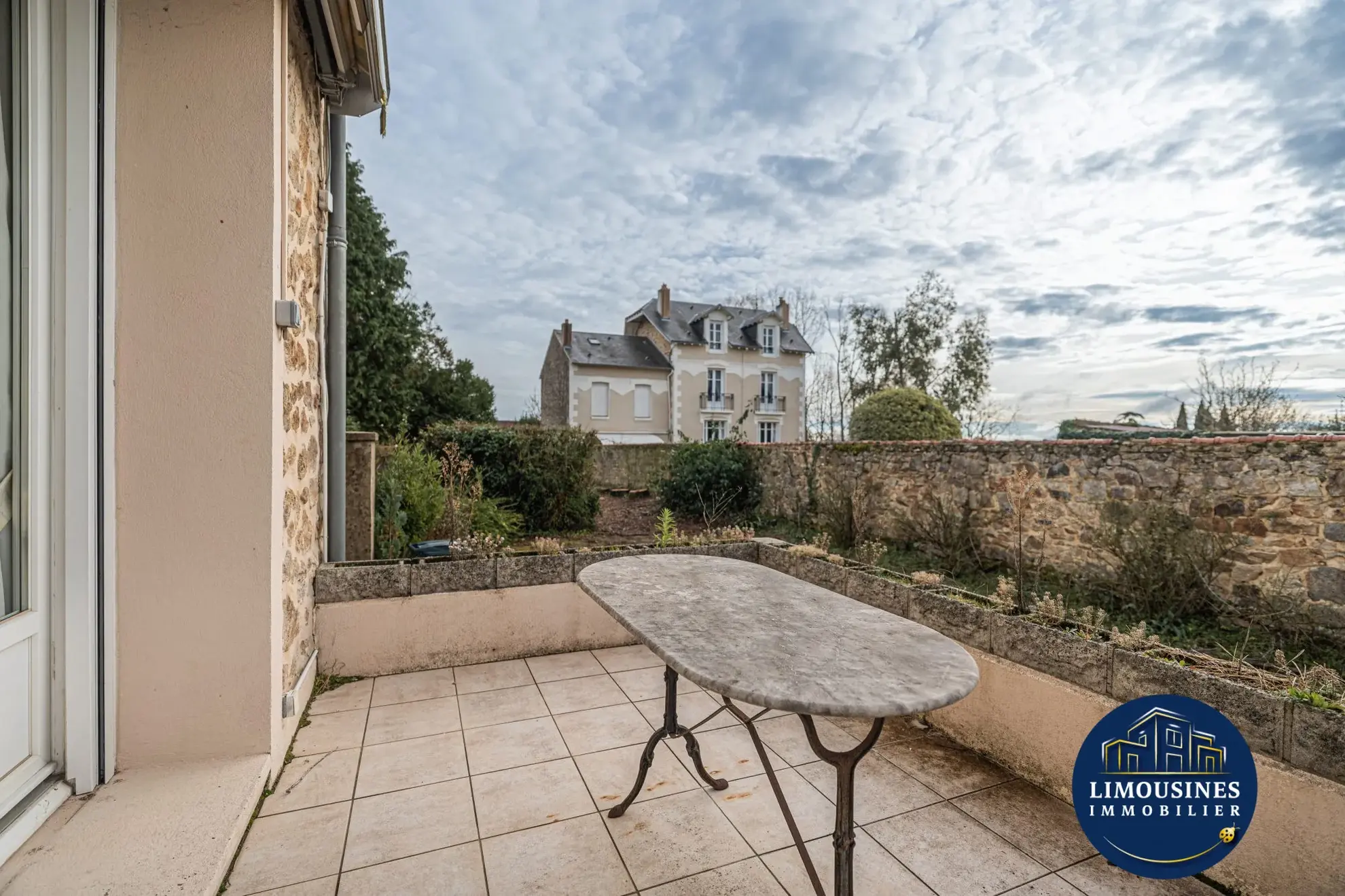 Charmante maison en pierre avec grand terrain à Couzeix 