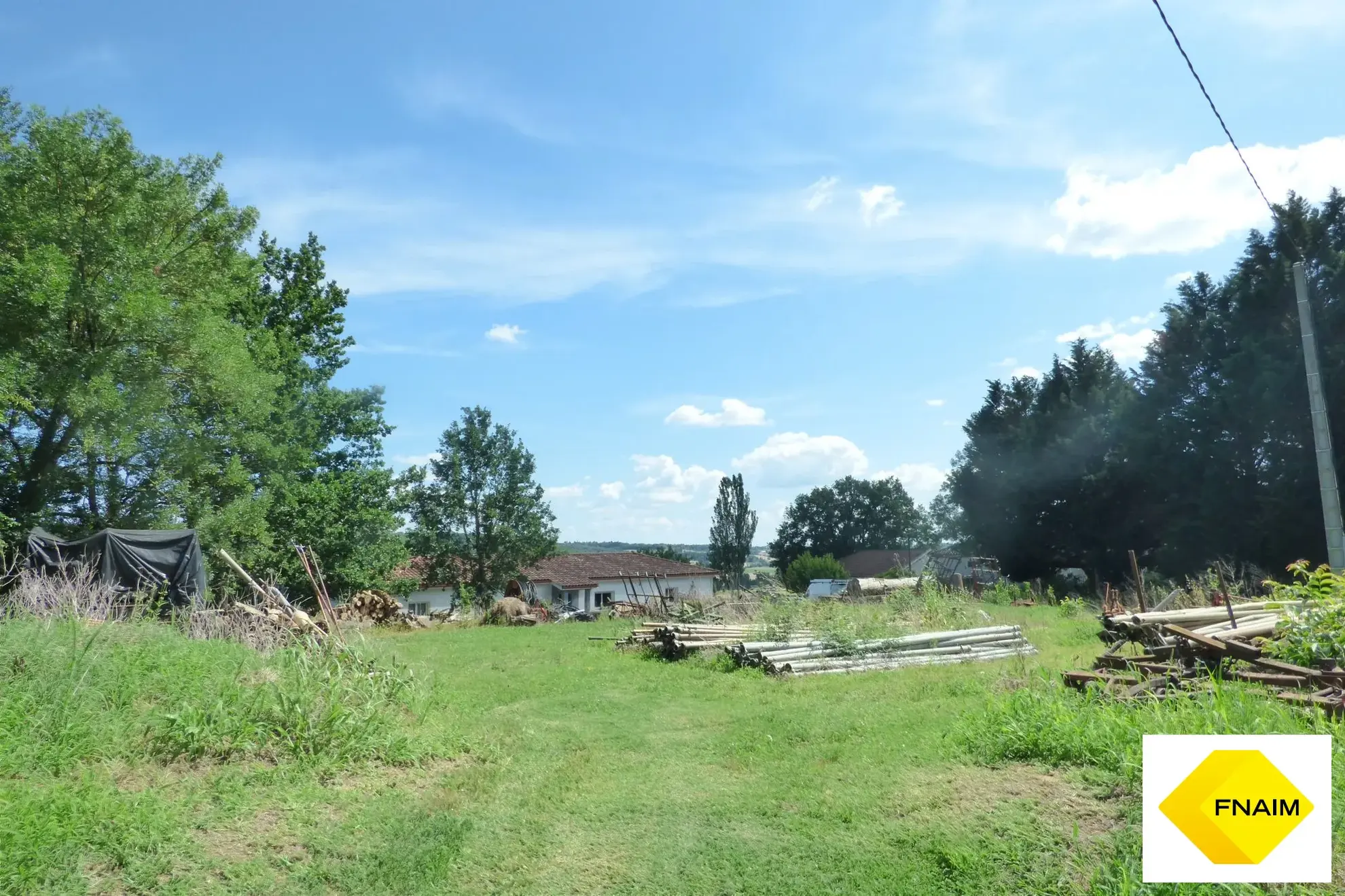 Terrain constructible de 1380 m² à Cauzac avec vue dégagée en campagne