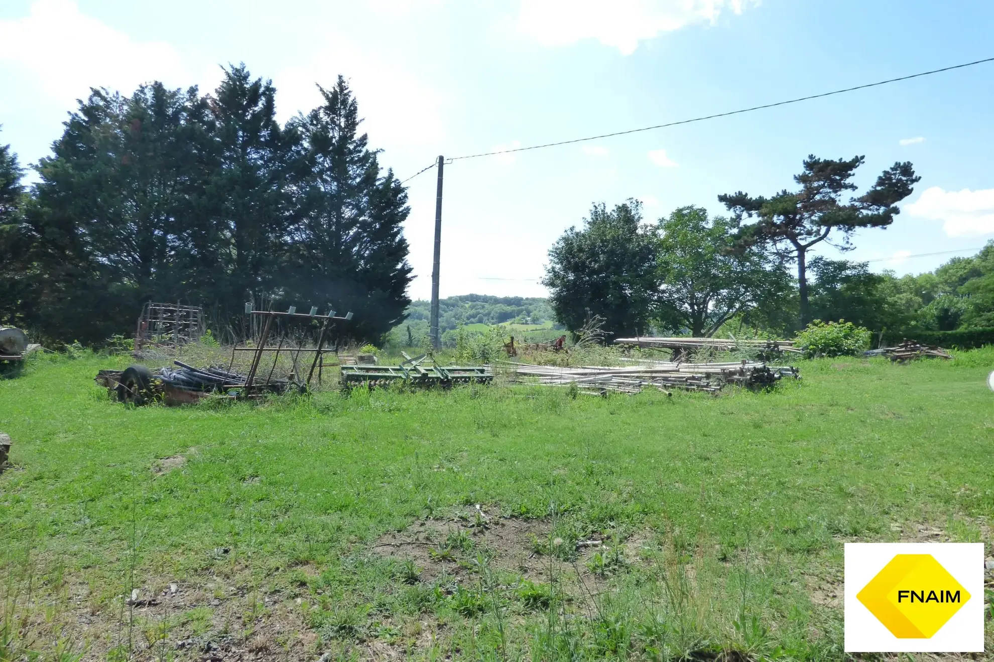 Terrain constructible de 1380 m² à Cauzac avec vue dégagée en campagne 