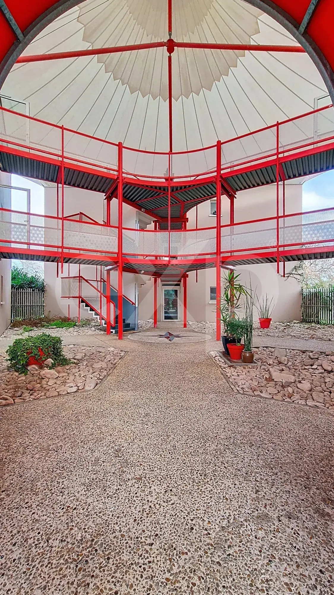 Hall Atrium T3 lumineux avec balcon à Cenon - Performance énergétique C, dans secteur recherché 