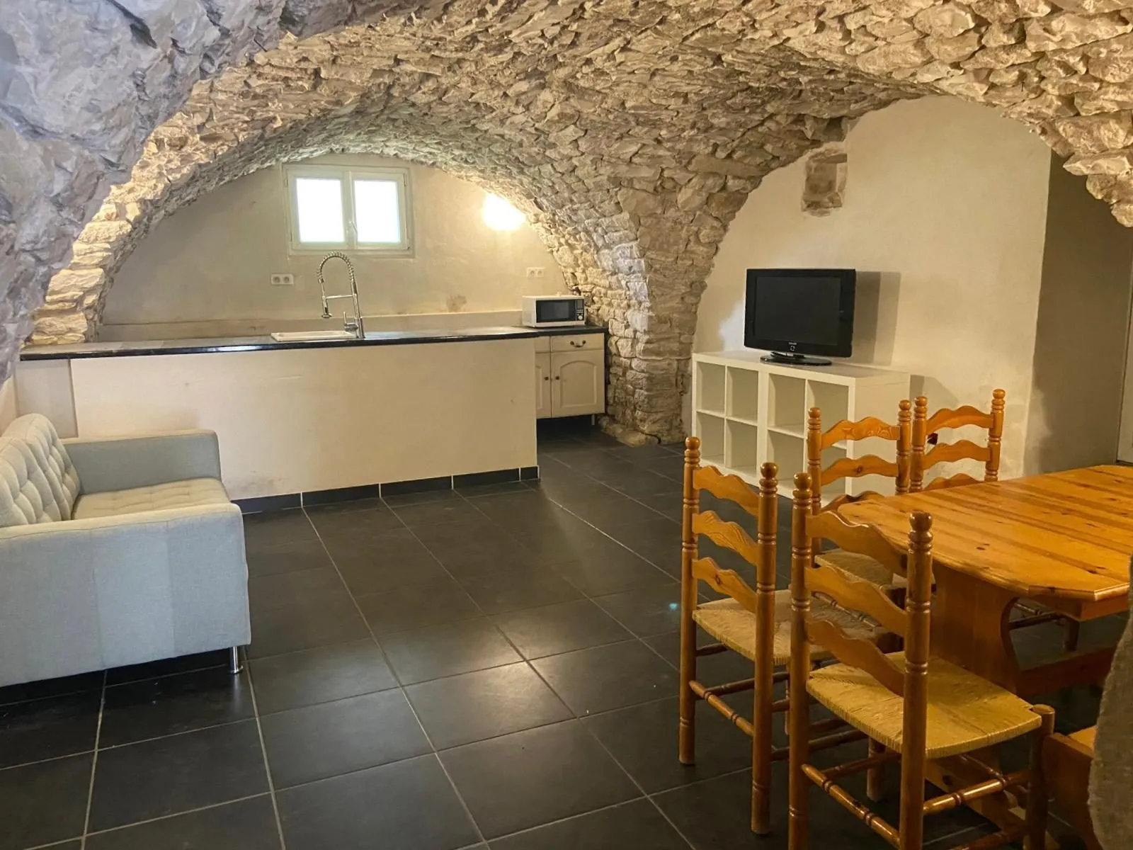 Maison de village avec terrasse et garage près de Sommières 