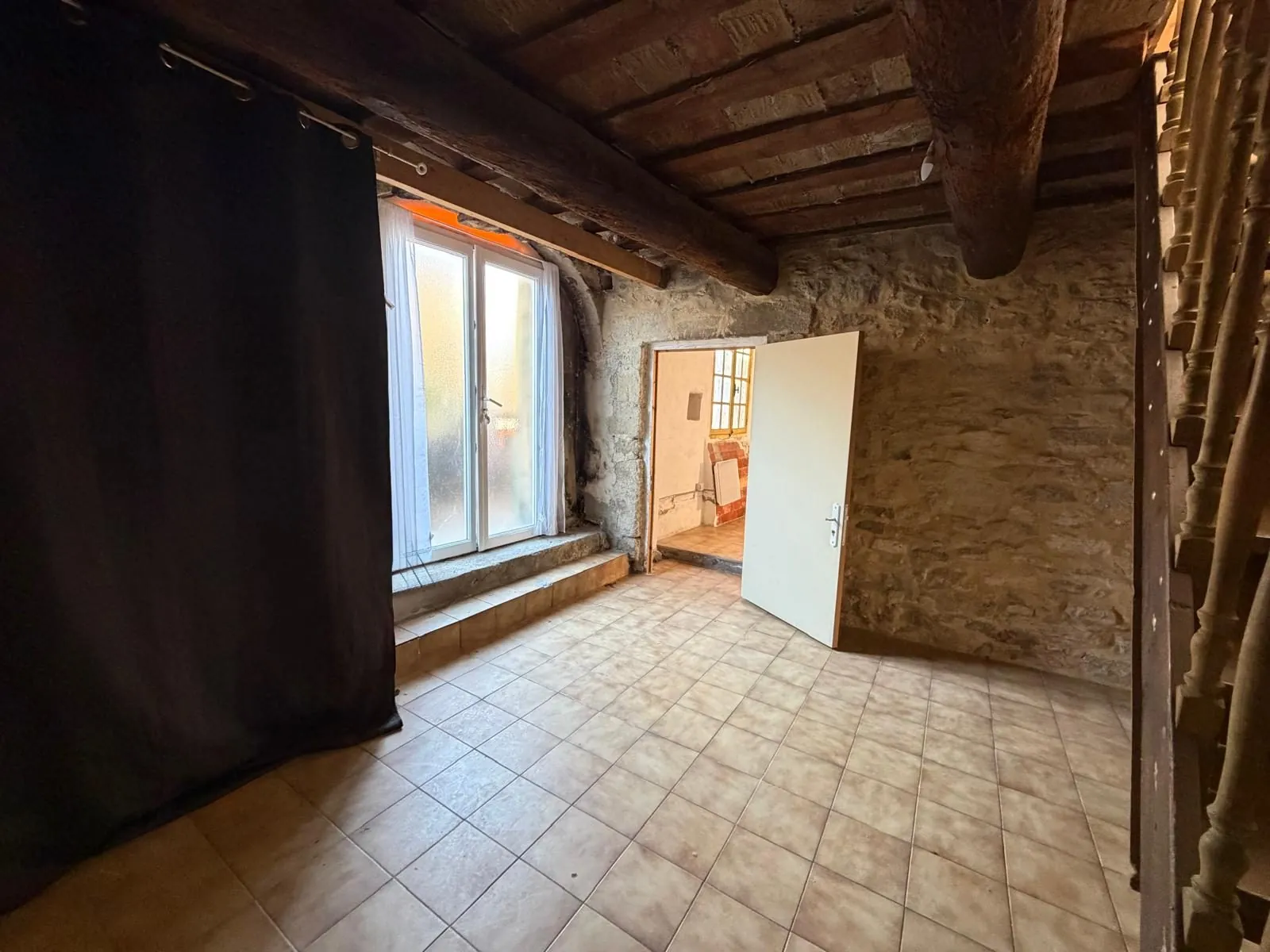 Maison de village avec terrasse et garage près de Sommières 