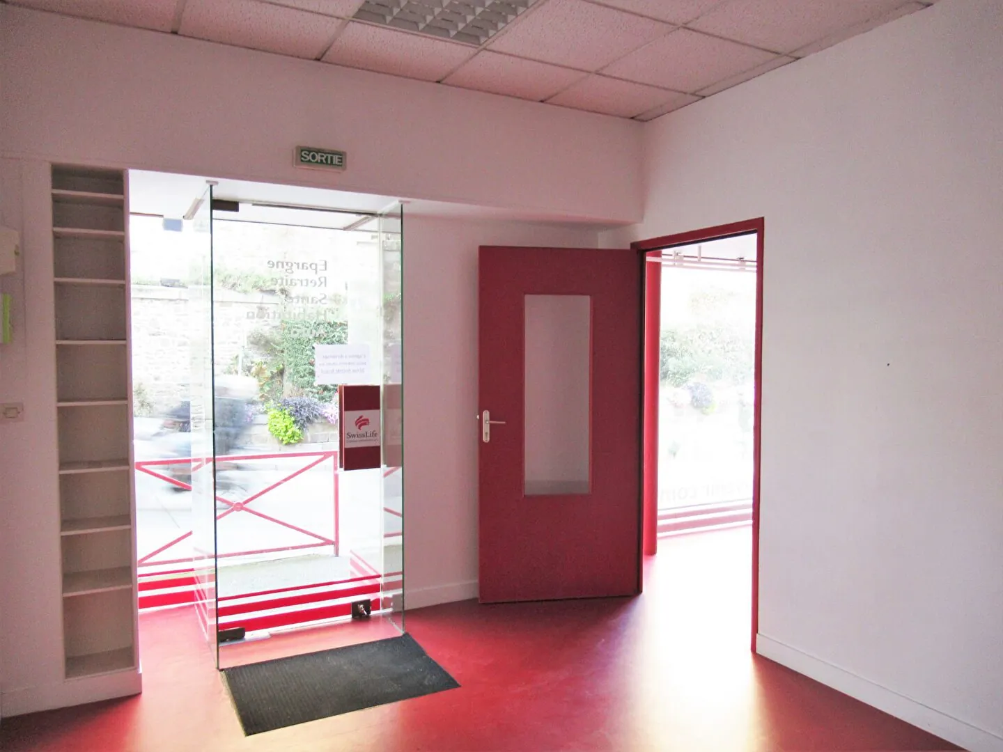 Local commercial en centre-ville de Mayenne - 40 m² avec réserve et cave 