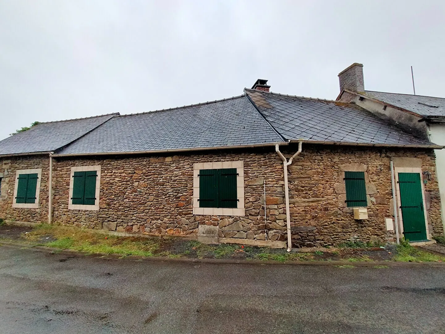 maison à vendre St Aubin du Désert Maison de bourg rénovée à Saint-Aubin-du-Désert avec jardin et garage 