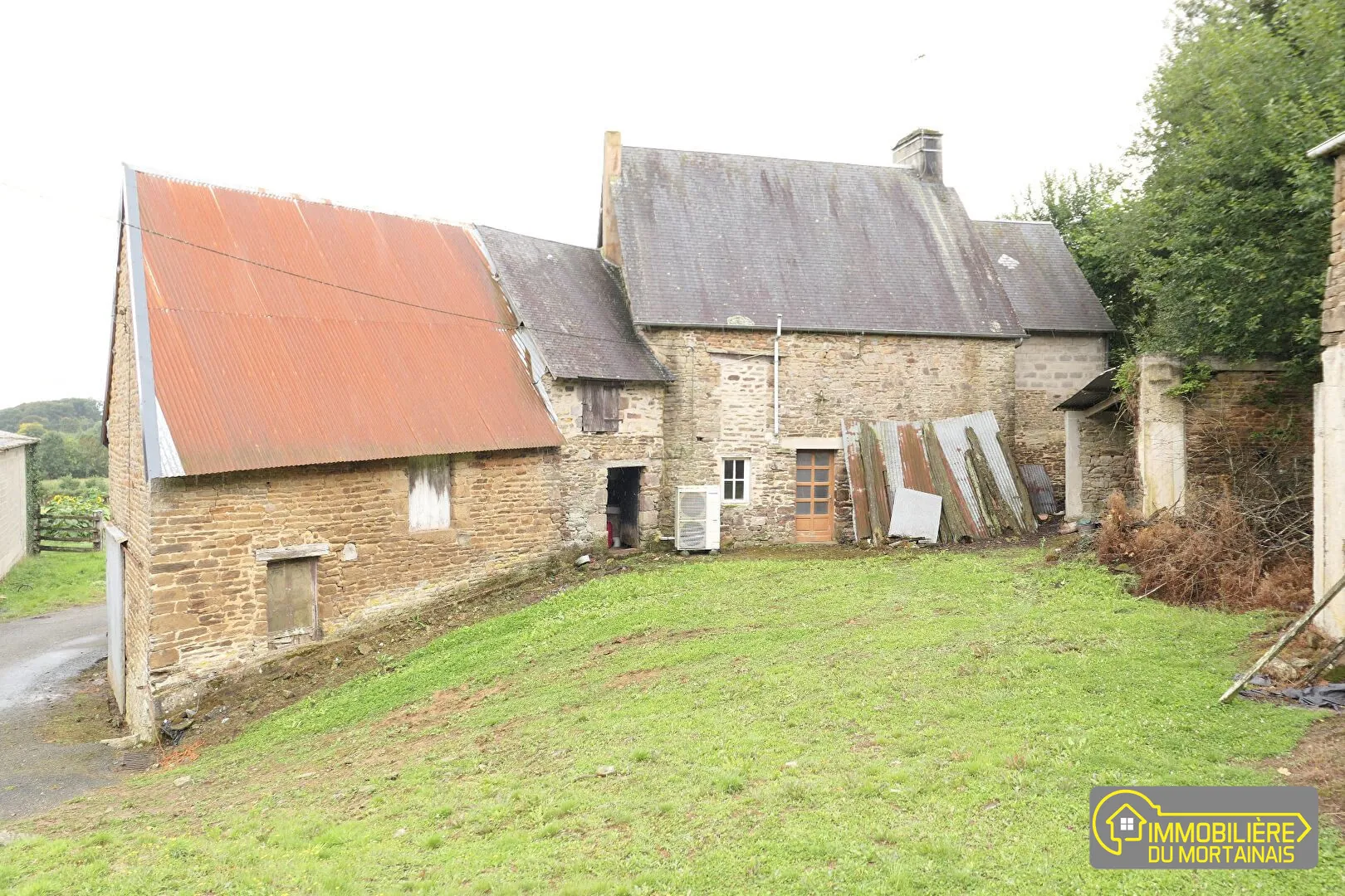 Maison spacieuse avec dépendances sur terrain de 7 880 m² à Ger 