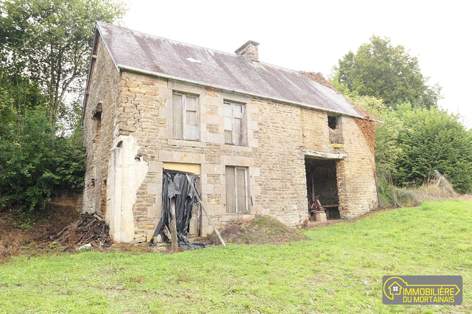 Maison spacieuse avec dépendances sur terrain de 7 880 m² à Ger 