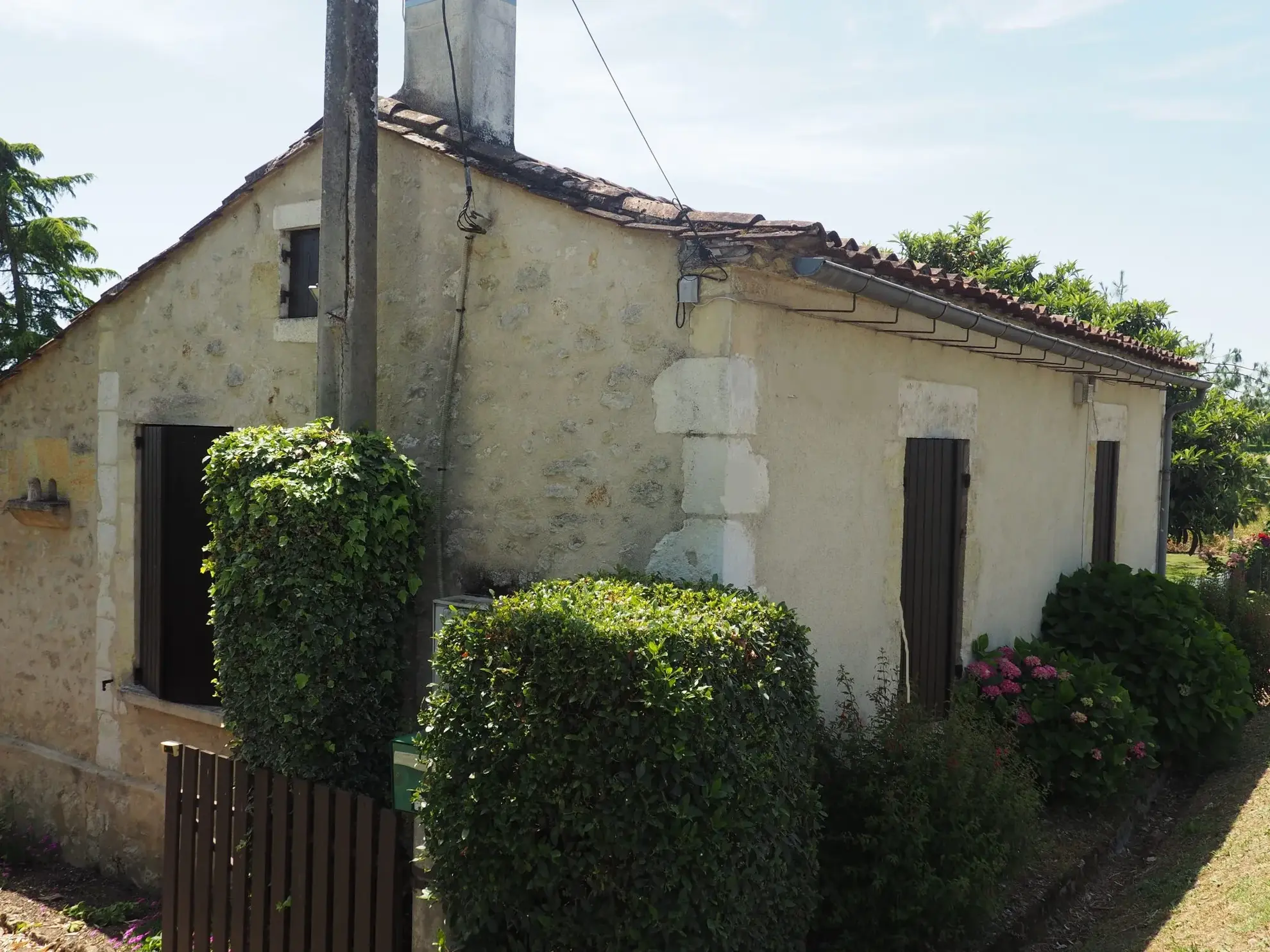 Maison en pierre de 103 m² à Velines avec terrain clos 