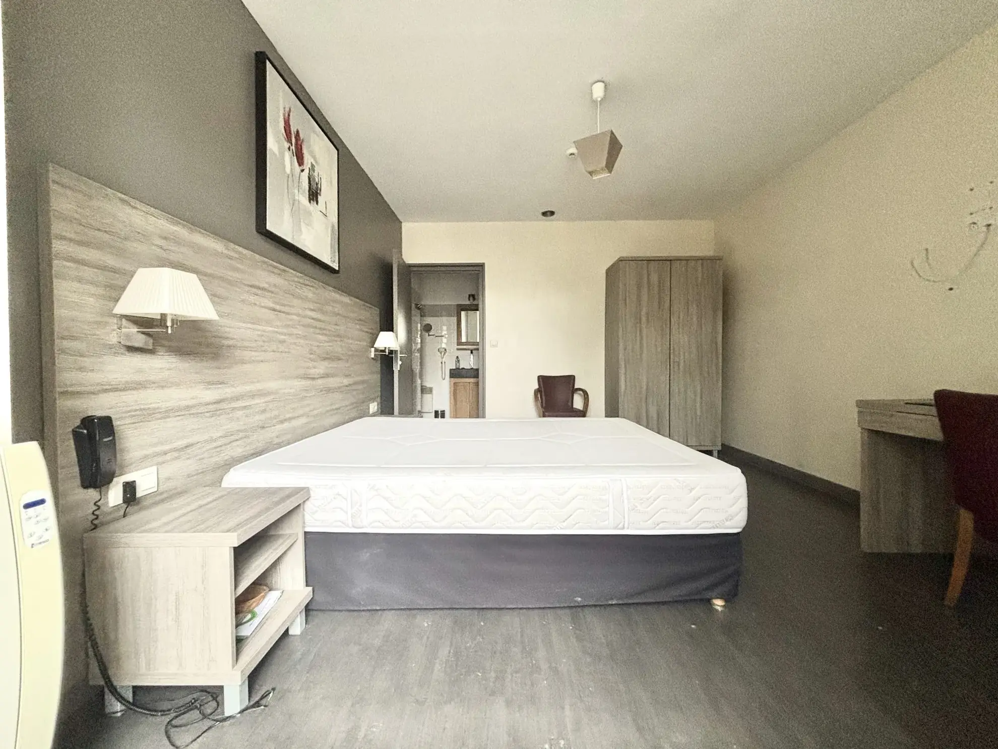 Studio indépendant à Châteaugiron - Centre-ville à rénover 