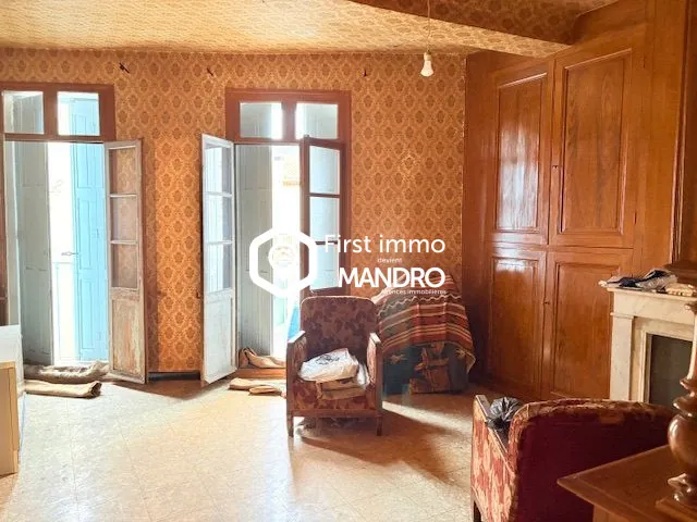 Belle maison bourgeoise avec jardin, garage et terrasse à Estagel