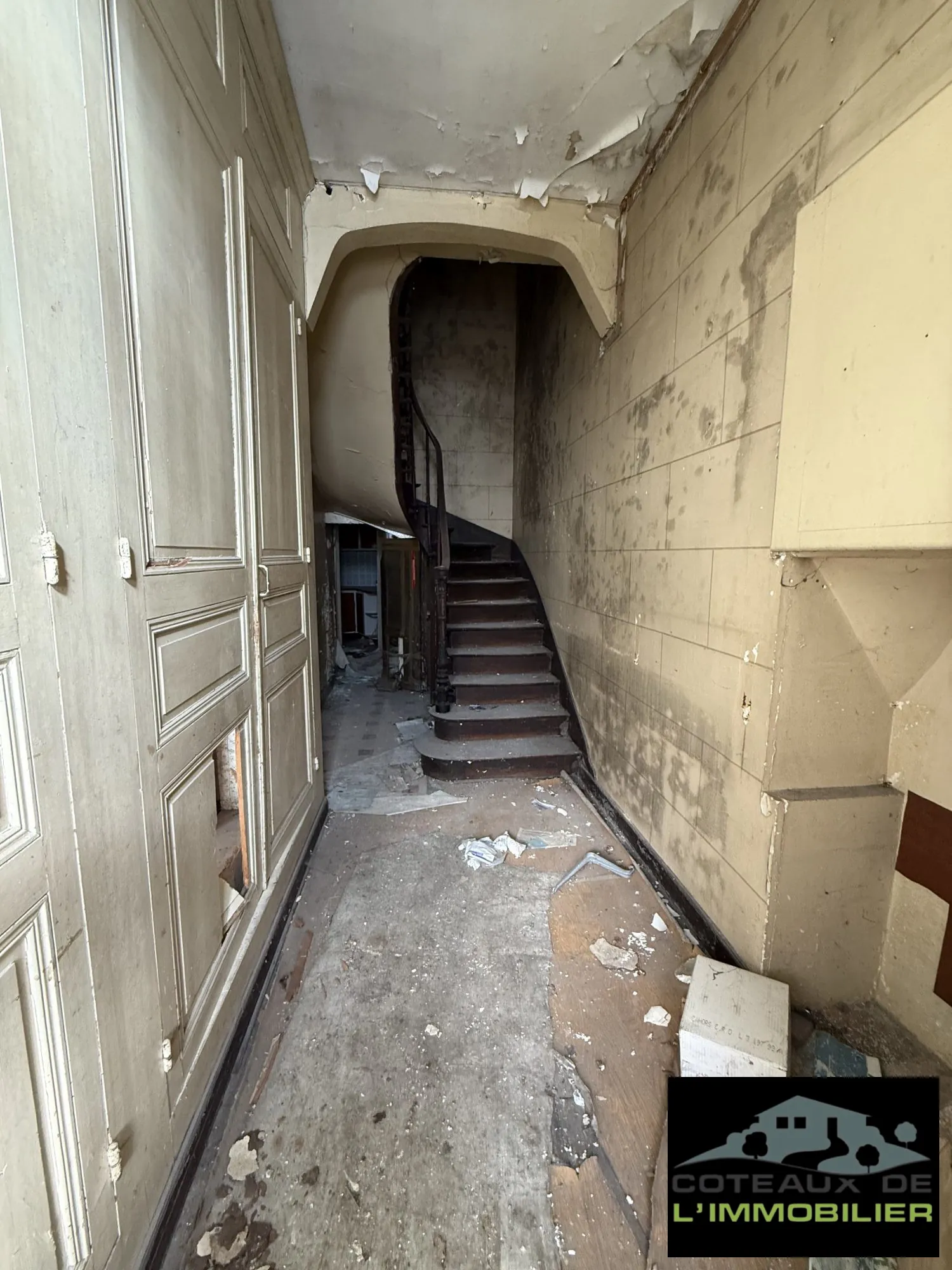 Immeuble à rénover avec cour au centre de Blanzac - Opportunité rare dans un secteur privilégié 