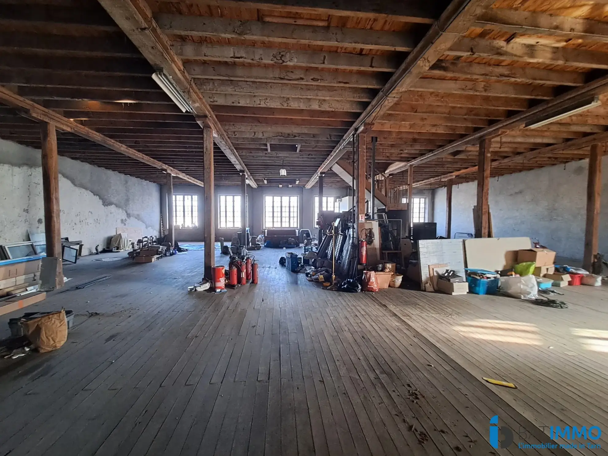 Immeuble industriel à Mazamet avec grand potentiel de 1800 m² 