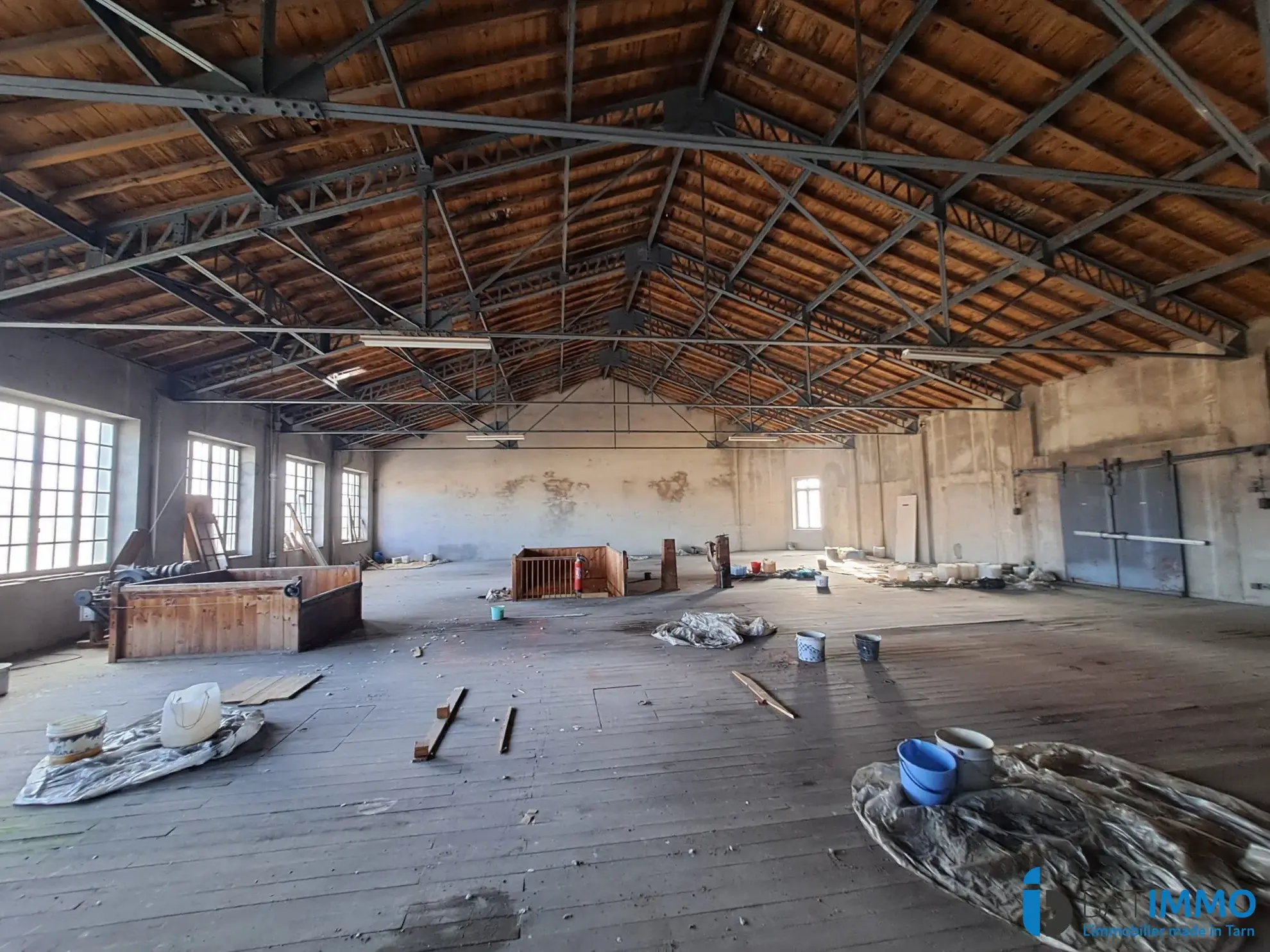 Immeuble industriel à Mazamet avec grand potentiel de 1800 m² 