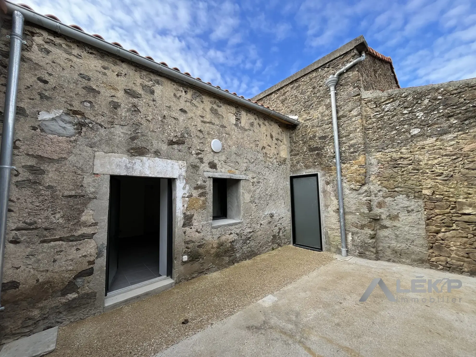 Maison rénovée avec patio à Chavagnes Les Redoux - 76 m² 