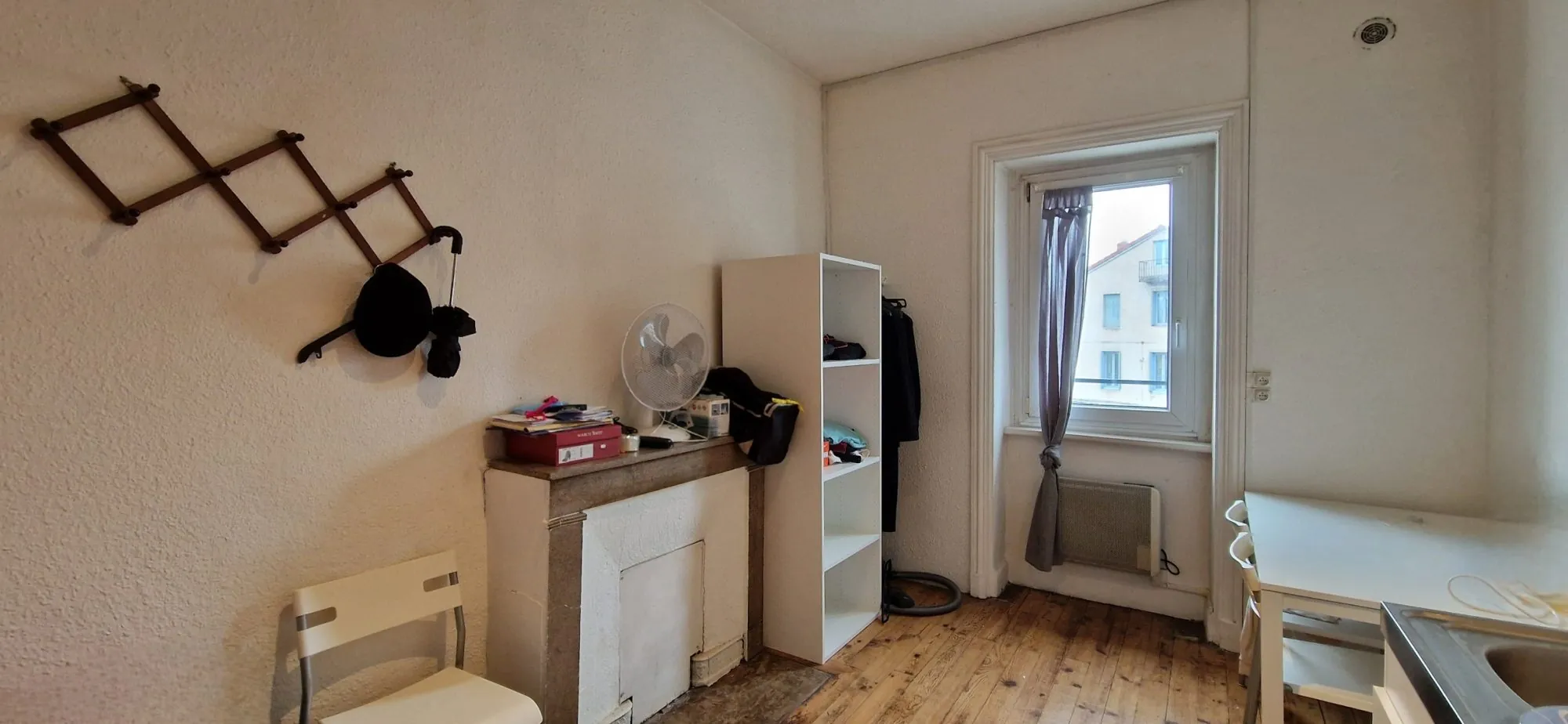 Studio loué de 19 m² à Montbrison, investissez dans un bien en centre-ville