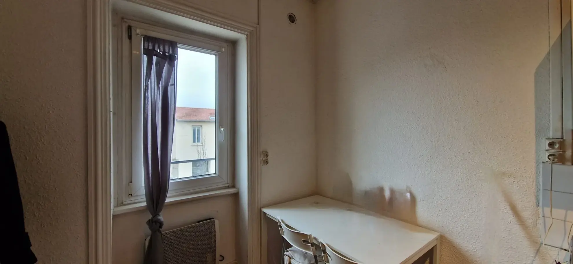 Studio loué de 19 m² à Montbrison, investissez dans un bien en centre-ville 