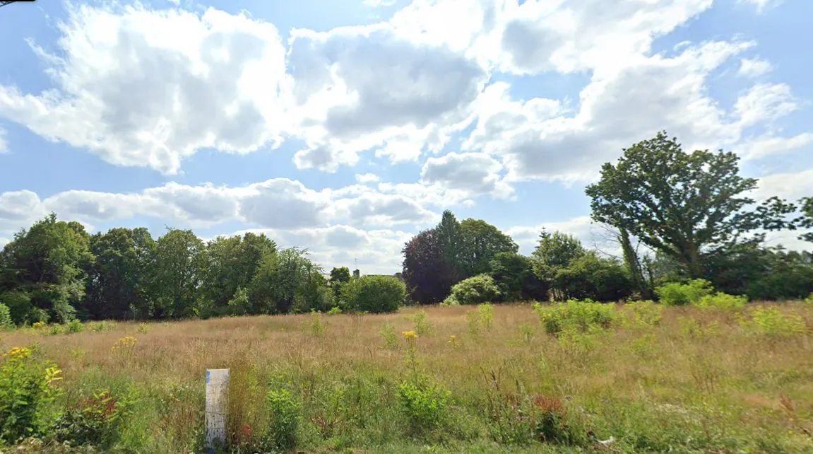 Terrain constructible de 1200 m² à Maen Roch, proche Fougères