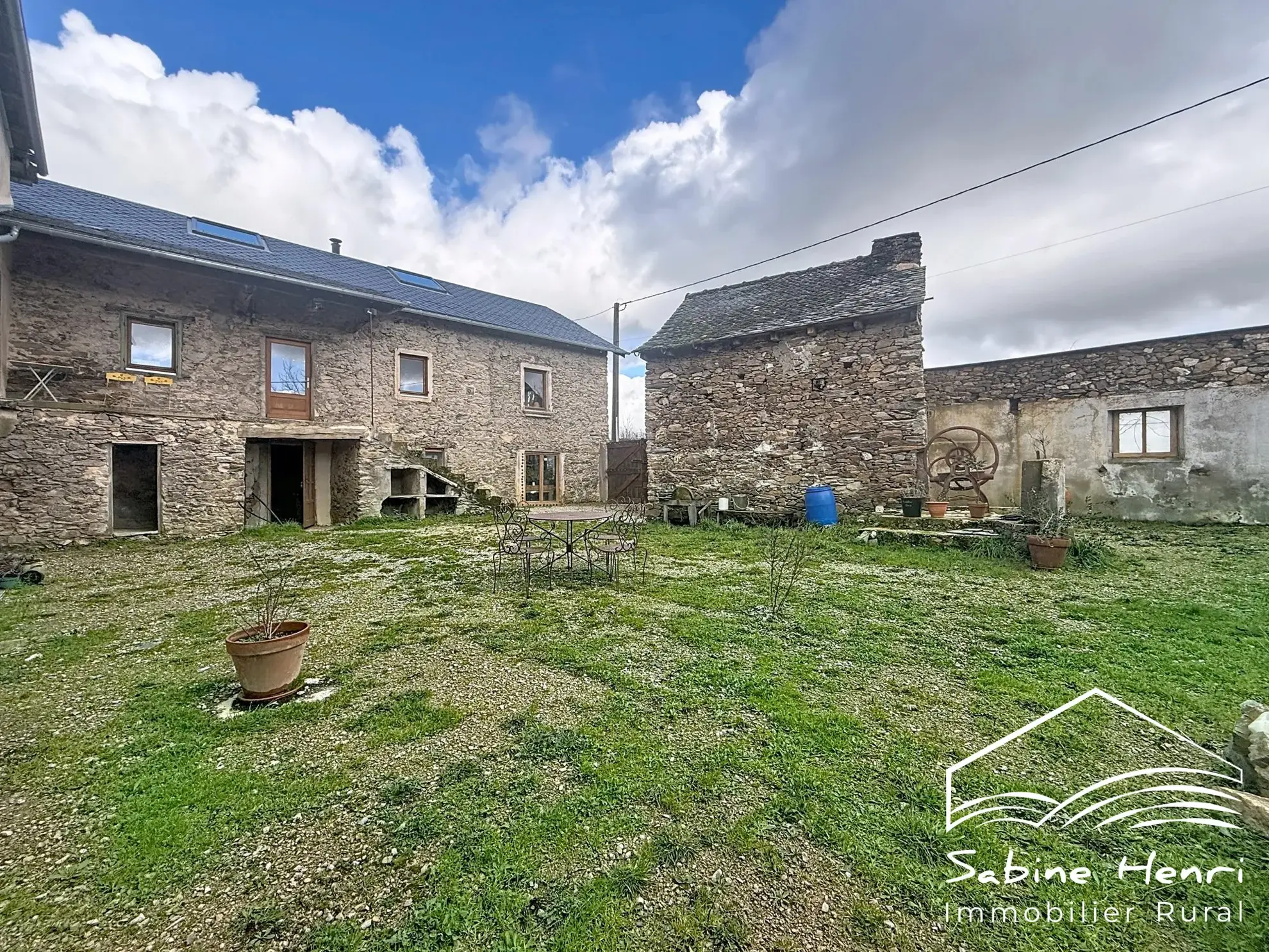Maison rénovée écologique avec cour, jardin et forêt à Saint-Just-sur-Viaur
