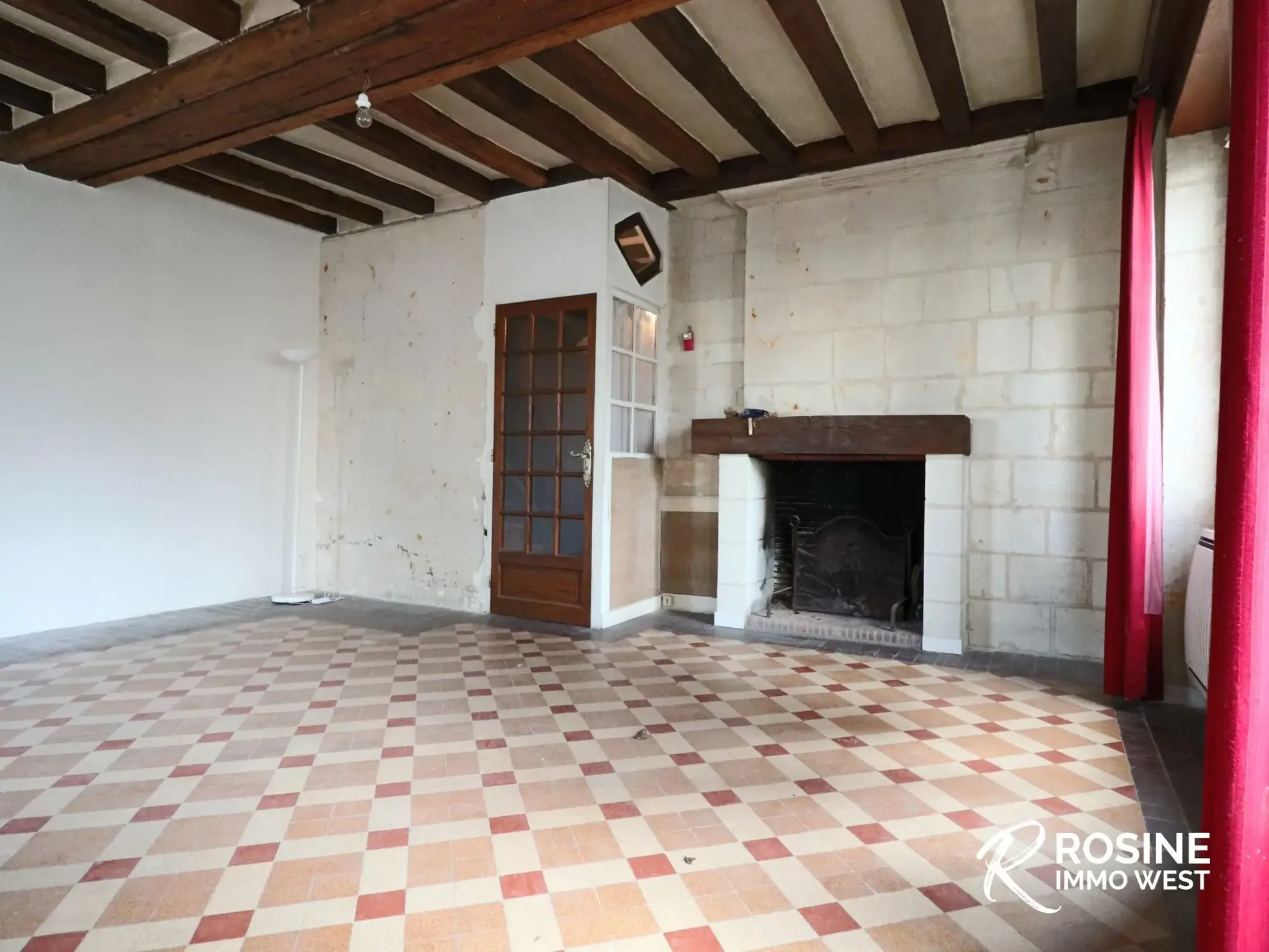 Maison de caractère à rénover au centre de Baugé-en-Anjou 
