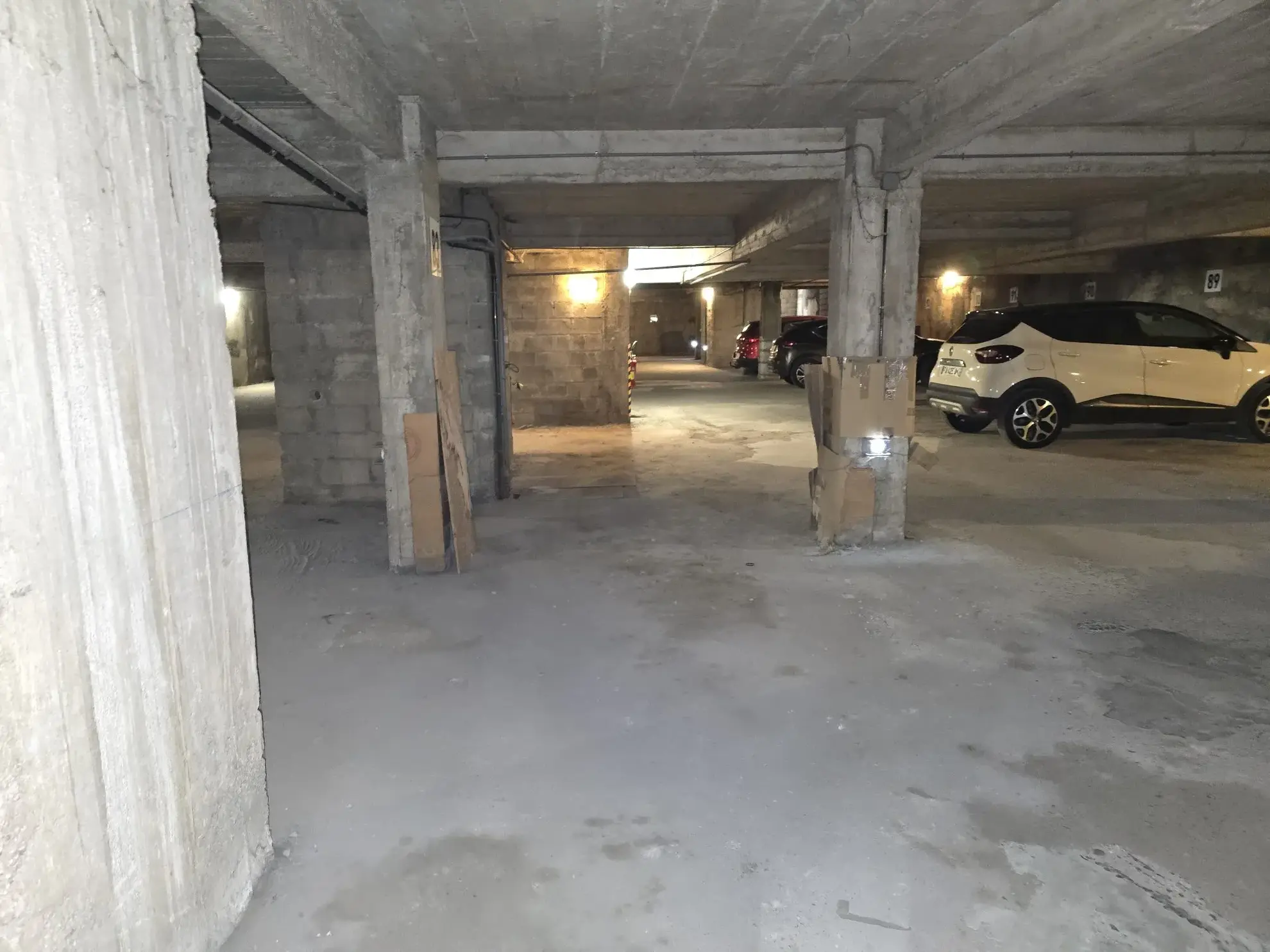 Place de parking sécurisé en sous-sol à Bourges - Idéal Centre-Ville 