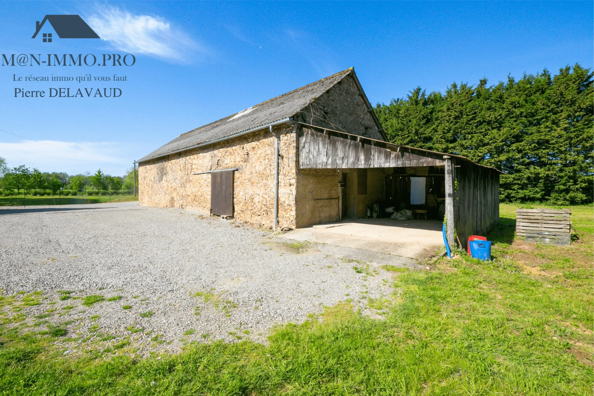 Grande grange à rénover à Teillay près de Bain de Bretagne – Opportunité à saisir