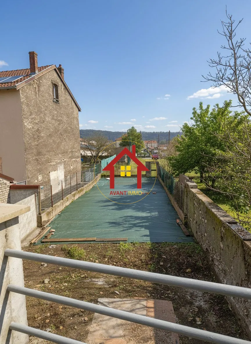 Maison à rénover à Joeuf de 102 m² avec jardin, balcon et terrasse 