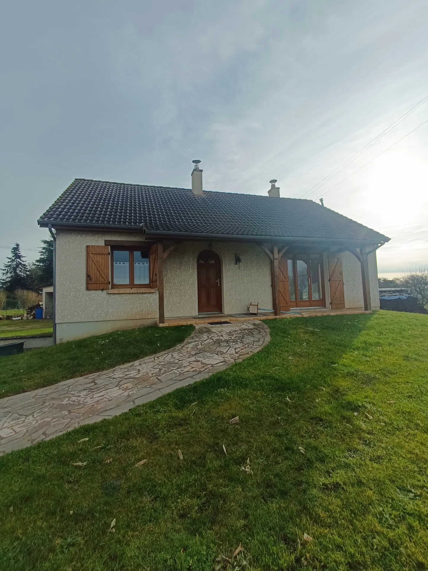 Maison de plain-pied avec sous-sol et grand terrain à Vierzon La Loeuf