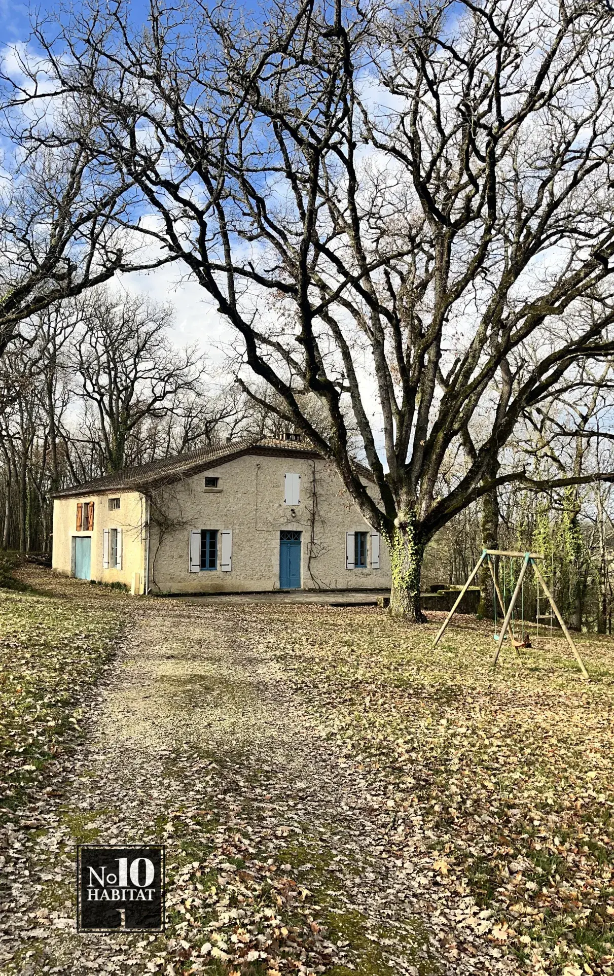 Maison gasconne en pierre avec grand terrain boisé à Mauvezin