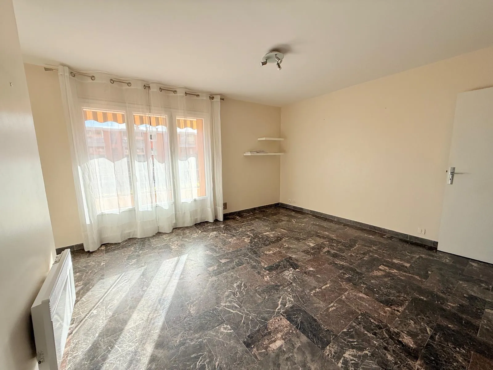 Appartement T2 avec Balcon Sud à Sanary-sur-Mer - Résidence Calme 