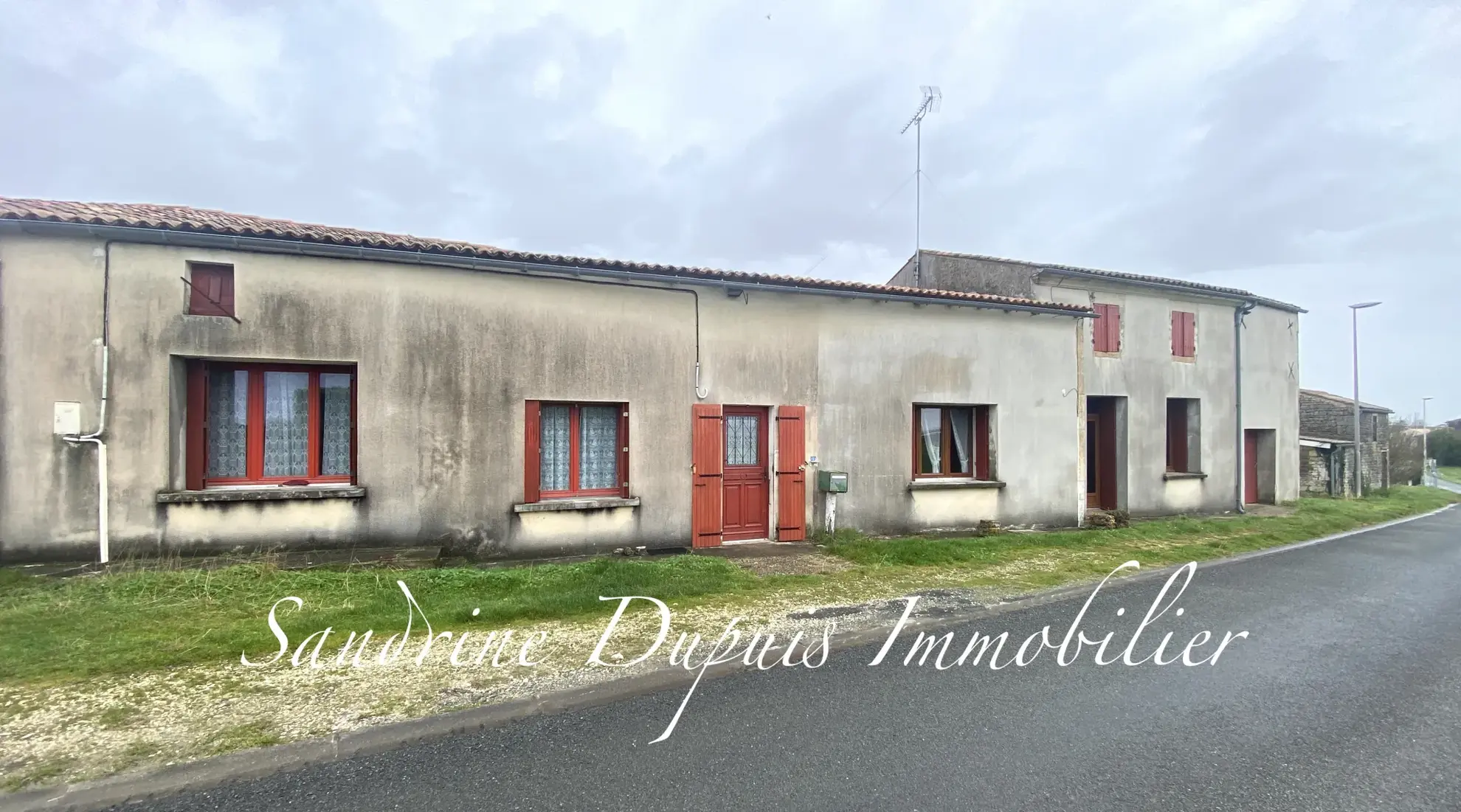 Ensemble immobilier à fort potentiel à Villars-en-Pons, Charente-Maritime 