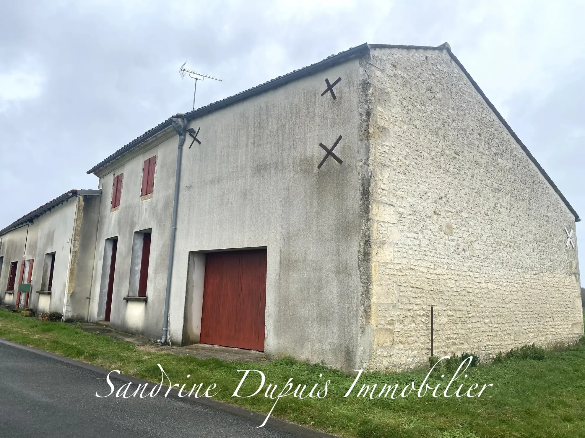 Ensemble immobilier à fort potentiel à Villars-en-Pons, Charente-Maritime 