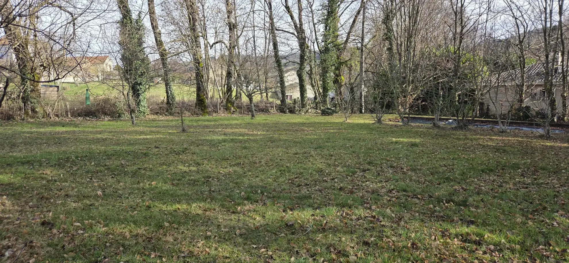 Terrain constructible de 630 m² à Alboussière proche Valence