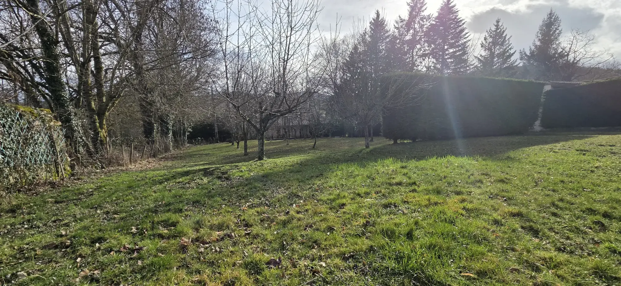 Terrain constructible de 630 m² à Alboussière proche Valence 
