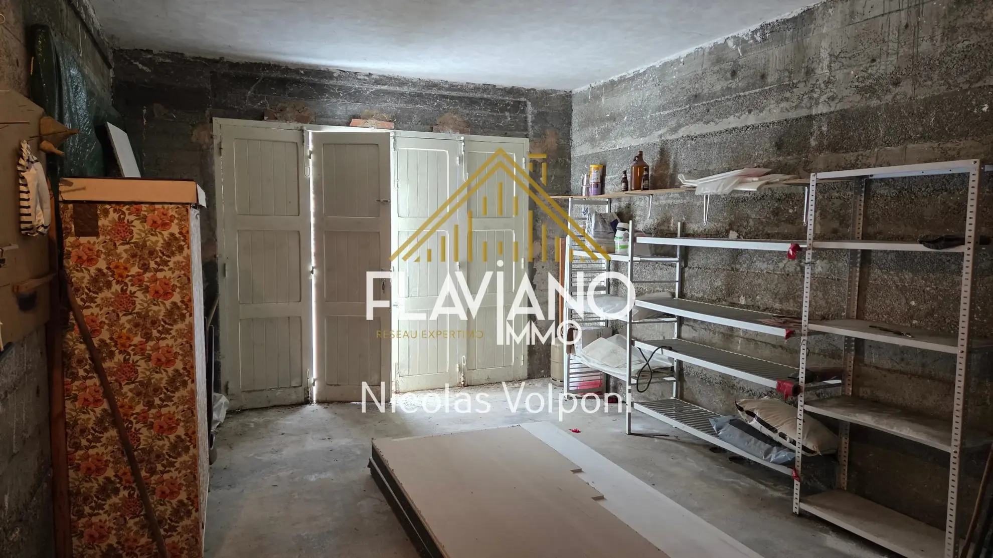 Garage de 22,5 m² à Le Sauze, station de ski avec accès direct