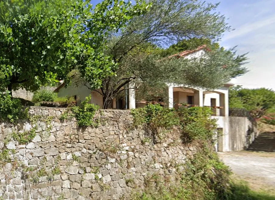 Maison familiale P6 avec beaux volumes et potentiel d’aménagement en Cévennes 