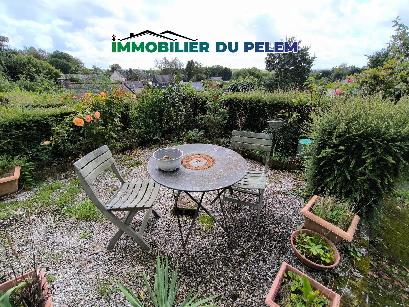 Maison à rénover avec vue dégagée à Saint-Nicolas-du-Pélem en Centre-Bretagne 