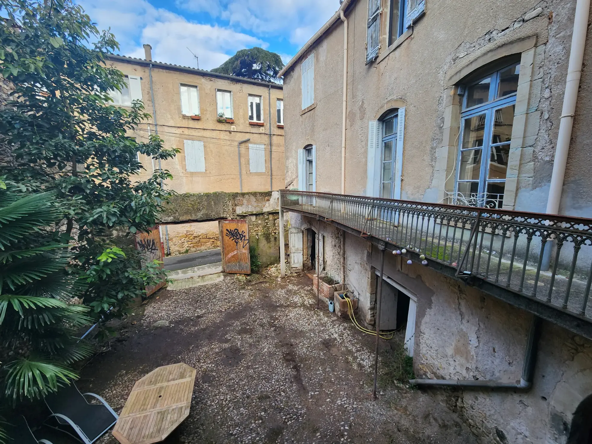 Immeuble à vendre à Lodève – Centre-ville, 379 m², potentiel de rénovation